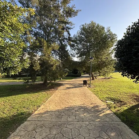 Sb311g - Modern & Well Connected 2 Bed Apartment *