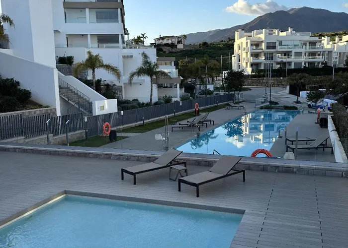 Sb311g - Modern & Well Connected 2 Bed Apartment *