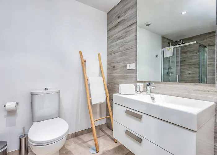 Sb311g - Modern & Well Connected 2 Bed Apartment *